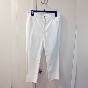 Ladies Chico’s Girlfriend Ankle Jeans, white size 3  never worn .